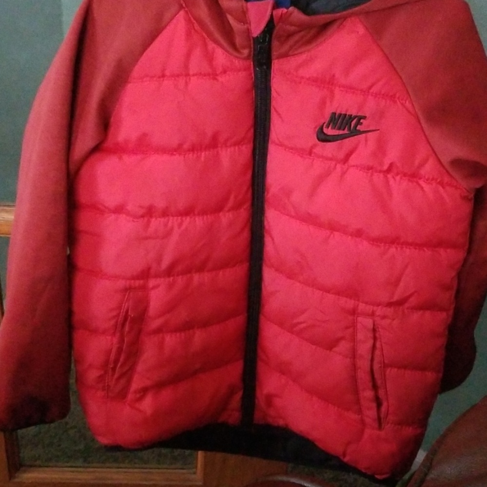 Boy's Nike puffer coat red/black in color sz 5 sm!